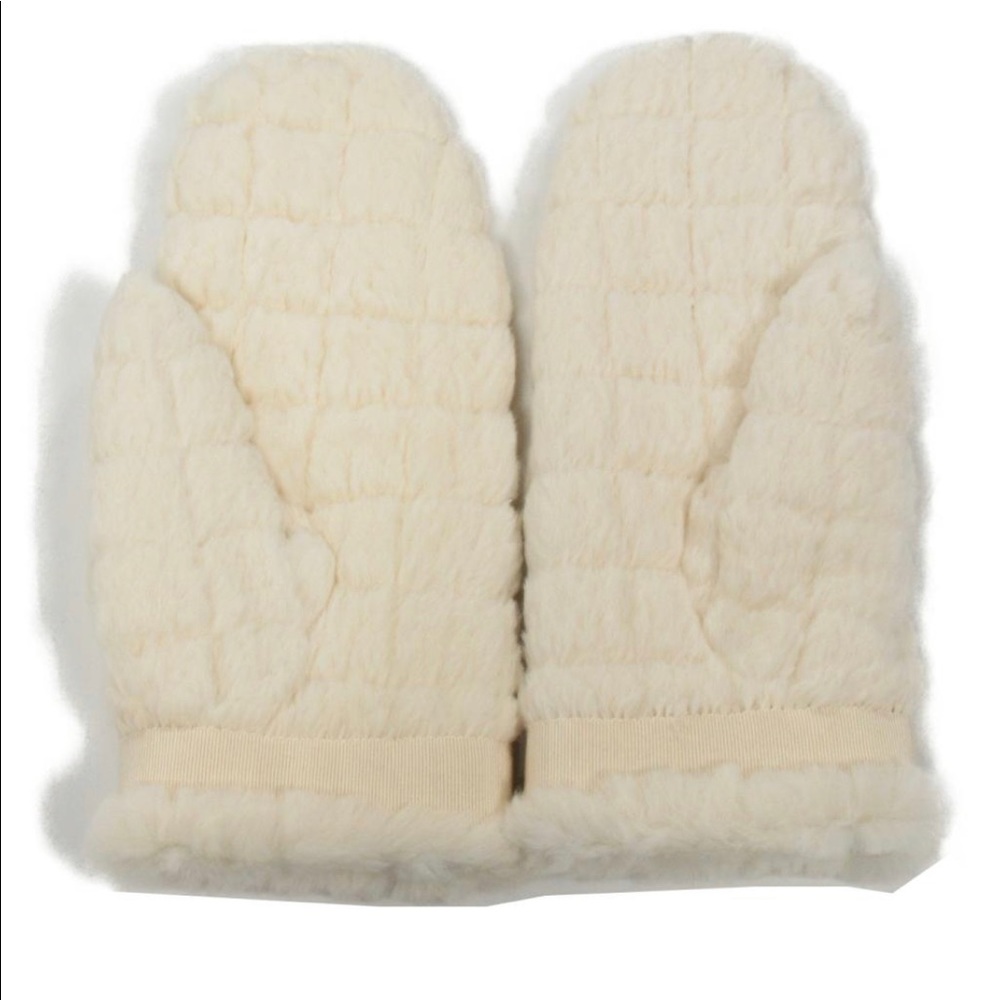 CHANEL Mittens w/ Chain - Picture 6 of 7
